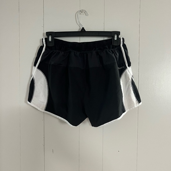 Medium Asics running shorts with liner and hidden pockets - Picture 2 of 4
